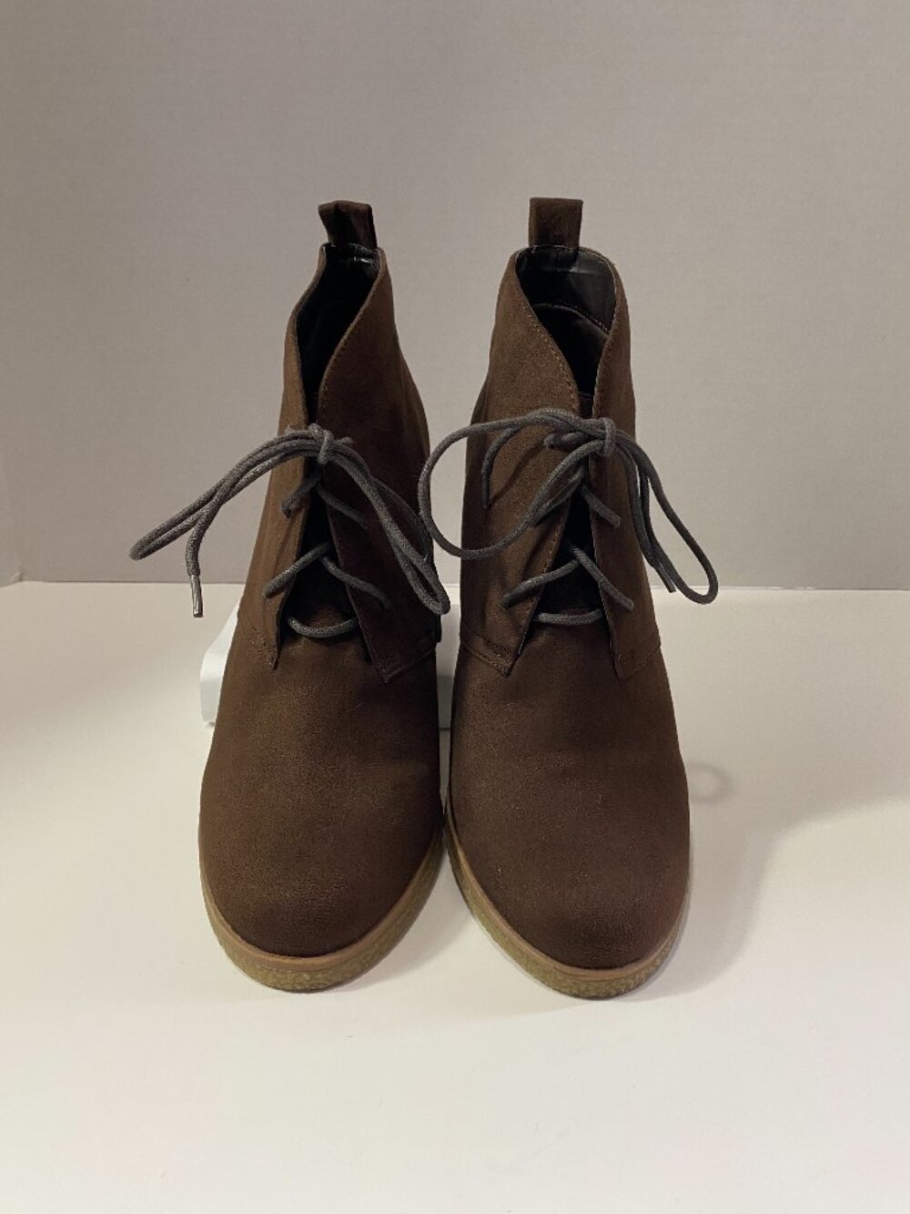 American Eagle SZ 10 Chocolate Brown Faux Suede Lace Up Boot with Square Heel - Picture 2 of 10